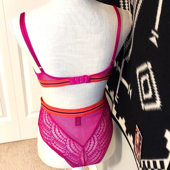 🥰GUC Victoria's Secret Very Sexy Lightly Lined Plunge & Hi-Waist Cheeky, 34B/SM - Picture 6 of 16